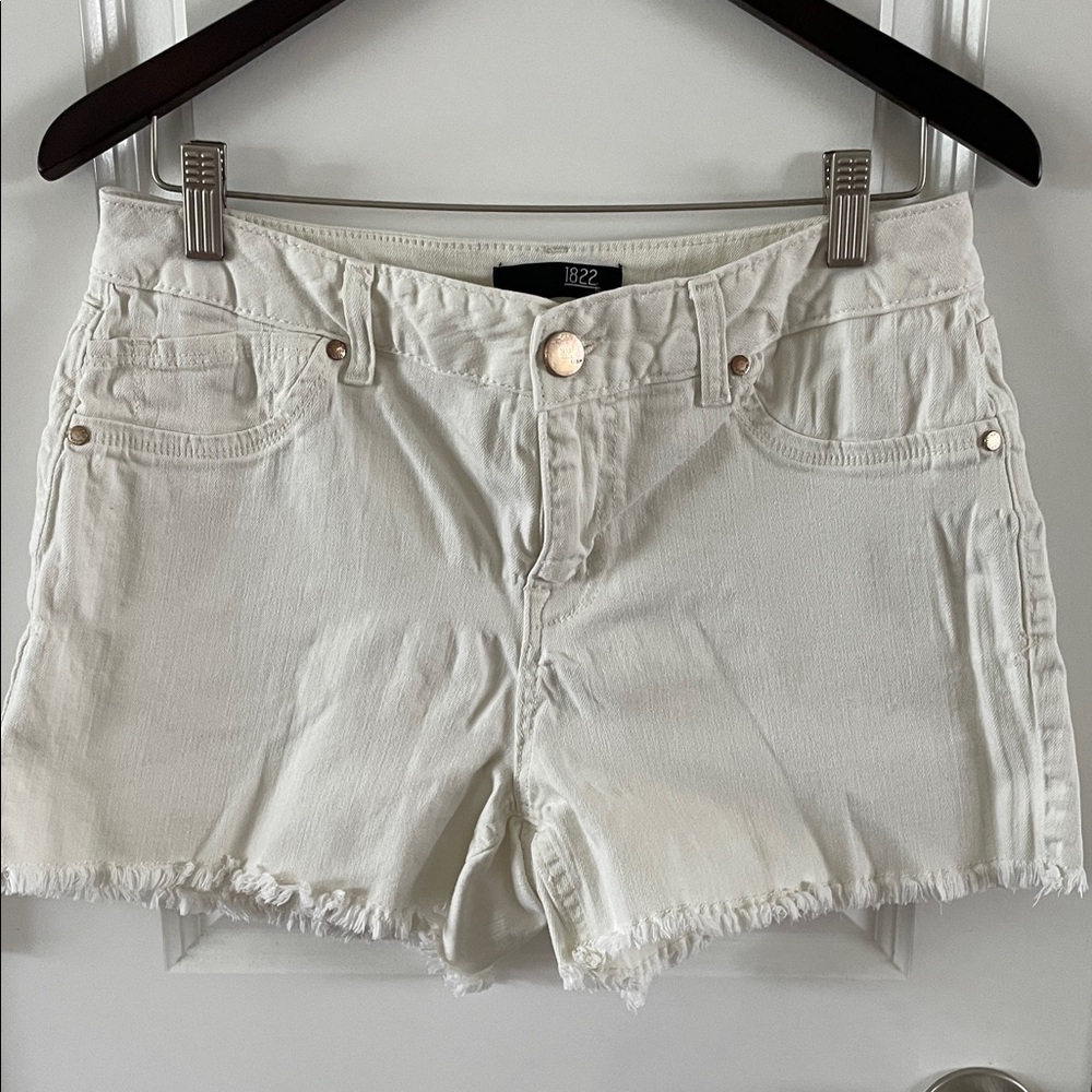 1822 Denim cream ivory raw edge denim shorts women’s size 12.